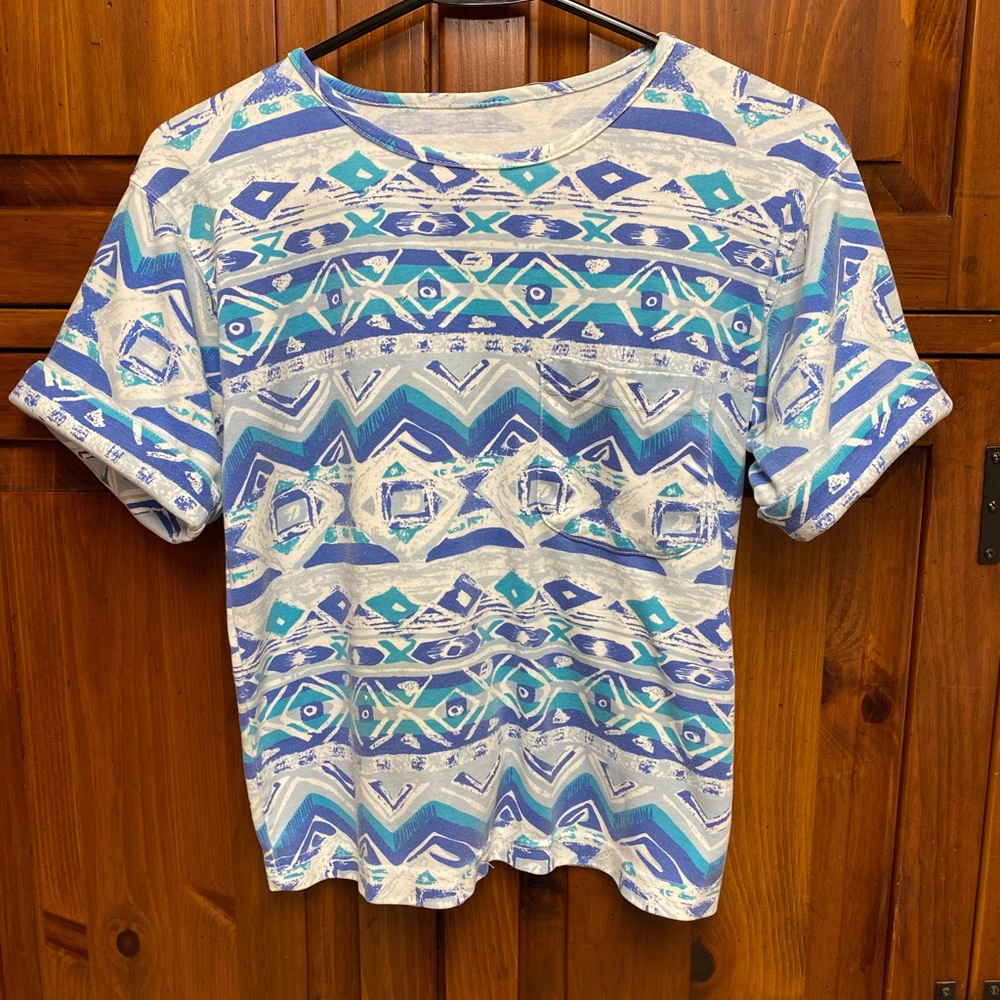 10/10$ Bundle 10 (4-5$) items for a 10$. Blue$White Geometric Print T-Shirt.